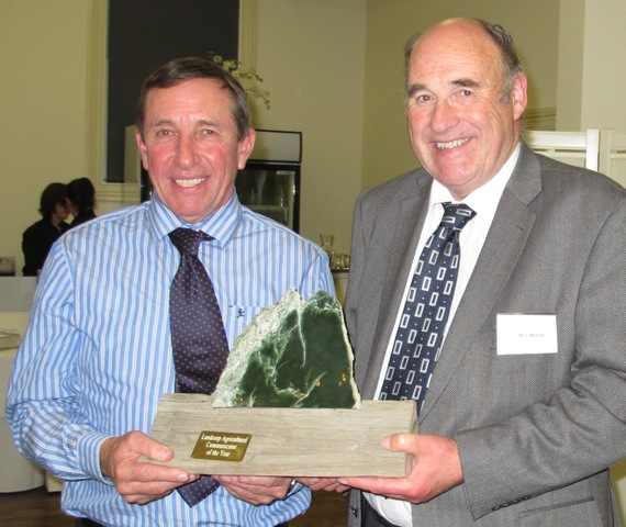 Doug Avery receiving his award from Landcorp chairman Bill Baylis.